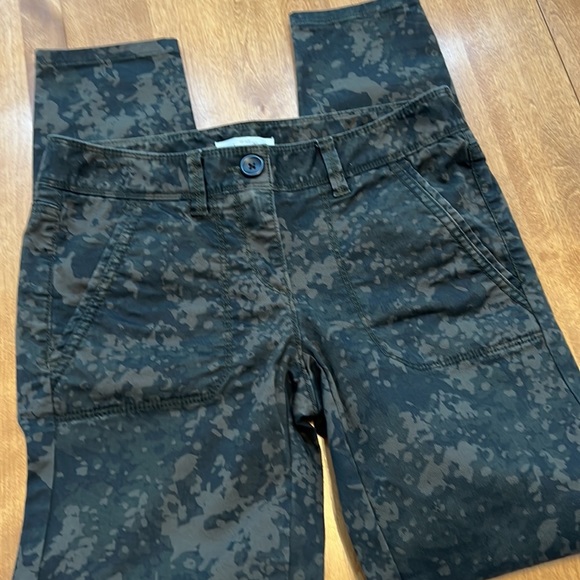 11. Loft Camo Skinny Size 0 - Picture 3 of 6